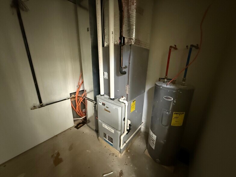 More Photos Of 805 Atlantic Ave, Franklin Light Manufacturing For Sale