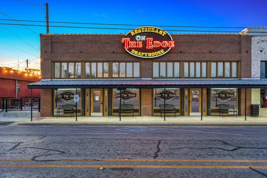 More Photos Of 109 N Houston St, Edgewood Restaurant For Sale