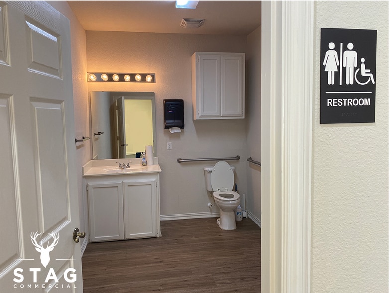 More Photos Of 1206 Bent Oaks Ct, Denton Medical For Lease