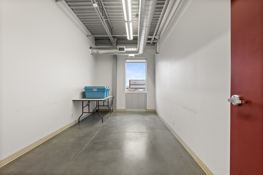 More Photos Of 261211 Wagon Wheel Way, Rocky View No 44 Light Manufacturing For Sale