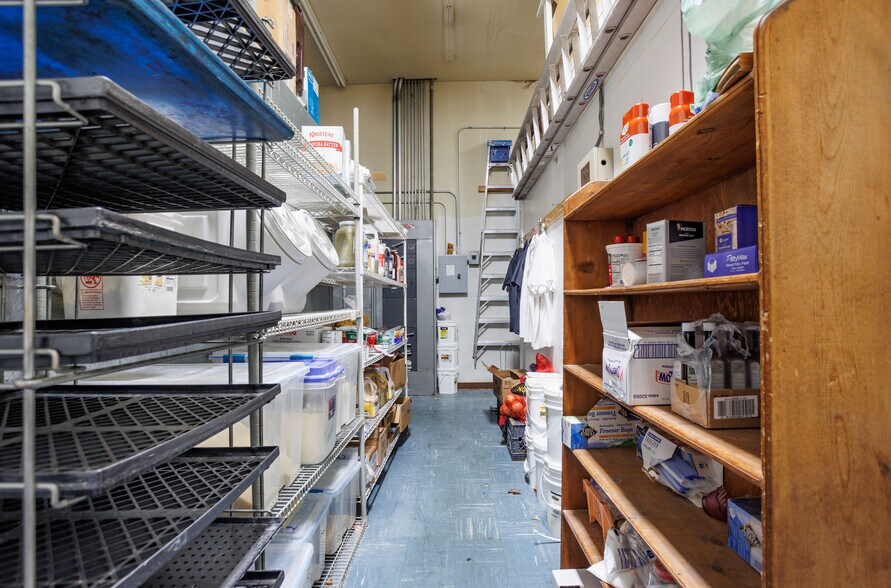 More Photos Of 149 E Main St, Hermiston Bar For Lease