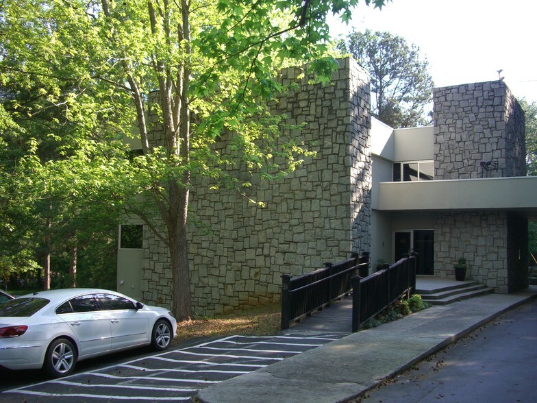 More Photos Of 3700 Longview Dr, Chamblee Loft Creative Space For Sale