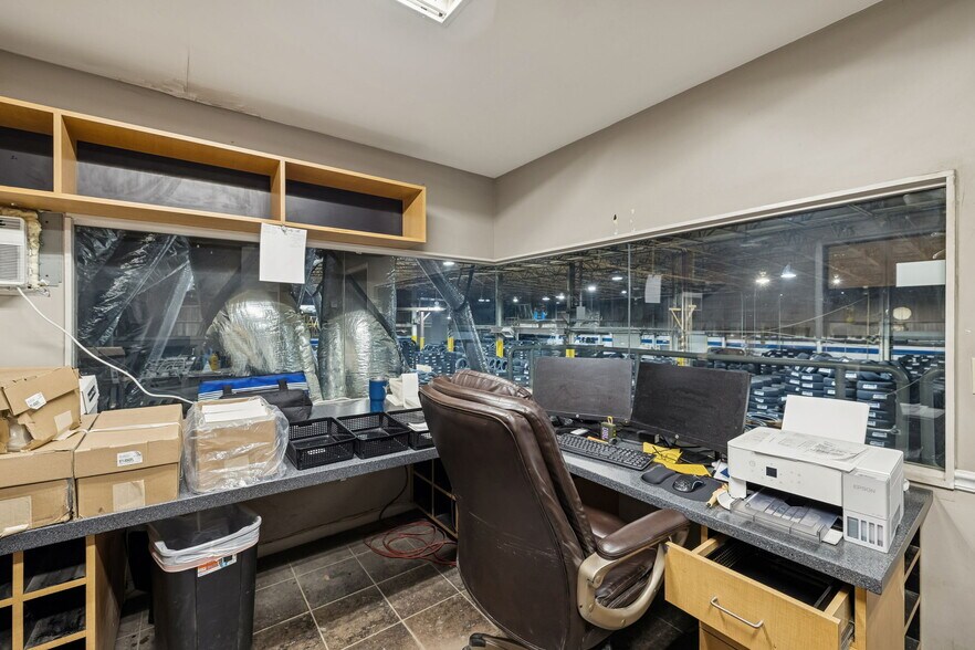 More Photos Of 411 Industrial Dr, White House Manufacturing For Lease