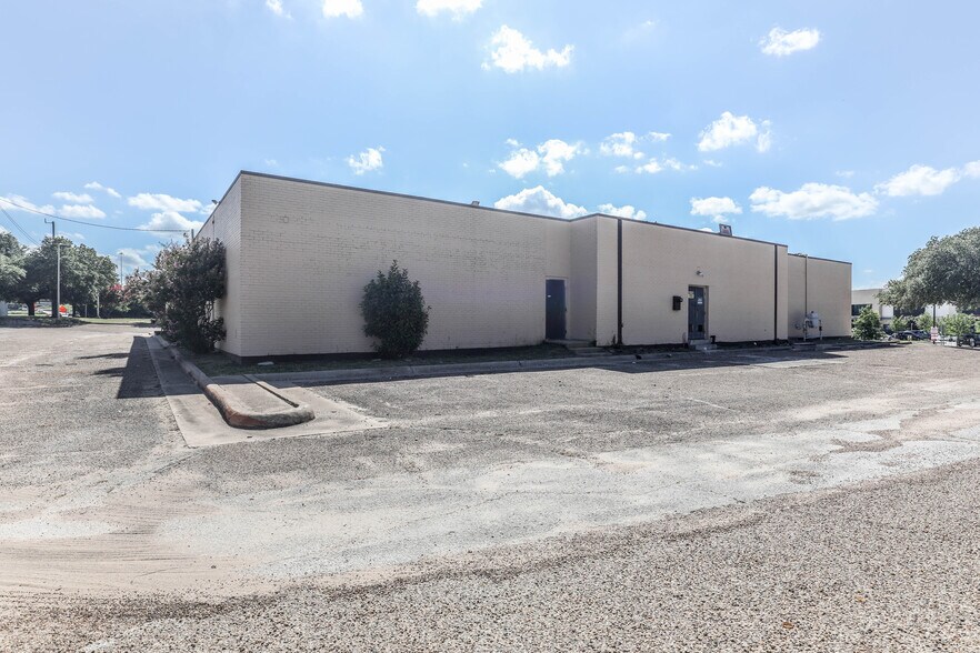 More Photos Of 7471 Marvin D Love Fwy, Dallas General Retail For Sale