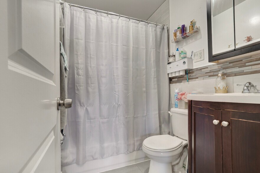 More Photos Of 174 Wyona St, Brooklyn Office Residential For Lease