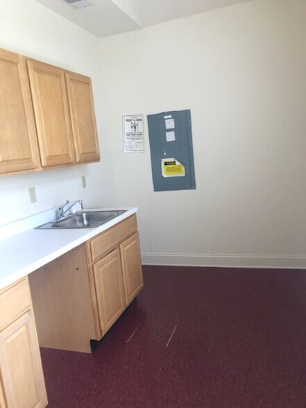 More Photos Of 351 Sparta Ave, Sparta Office For Lease