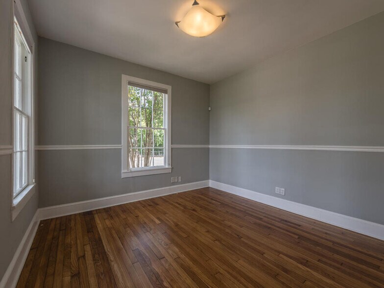 More Photos Of 2610 Manor Rd, Austin Freestanding For Lease