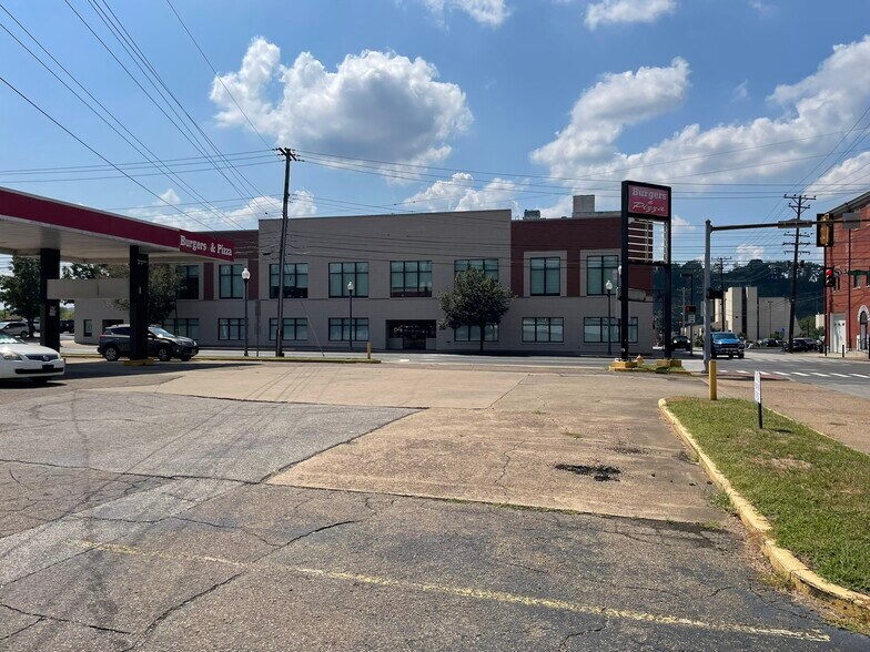 More Photos Of 500 Avery St, Parkersburg Service Station For Sale