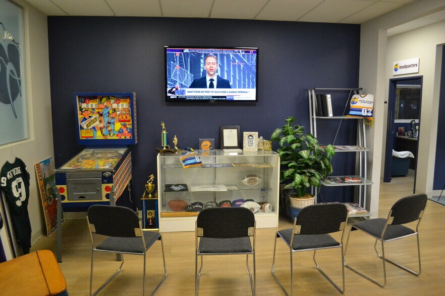 More Photos Of 260 W Crescent Ave, Allendale Warehouse For Lease