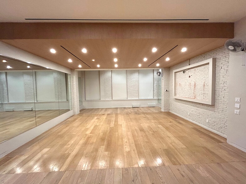 More Photos Of 68 Thomas St, New York Apartments For Sale