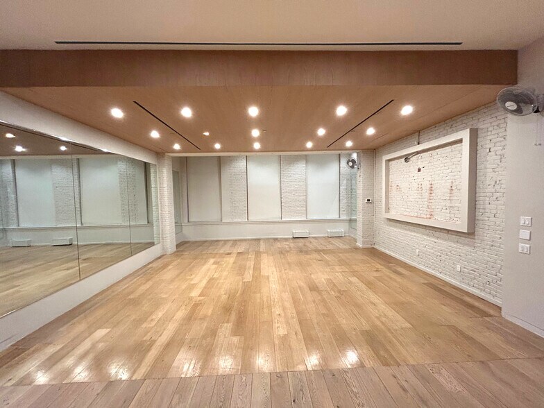 More Photos Of 68 Thomas St, New York Apartments For Sale