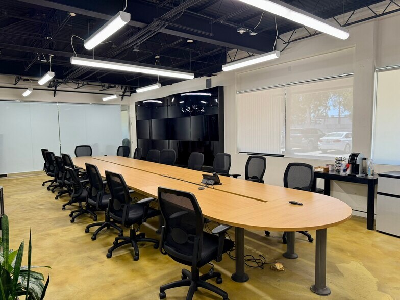 More Photos Of 17550 Gillette Ave, Irvine Manufacturing For Sale