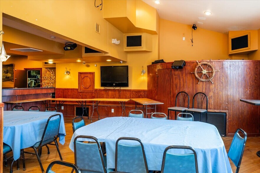 More Photos Of 217-219 Frelinghuysen Ave, Newark General Retail For Sale