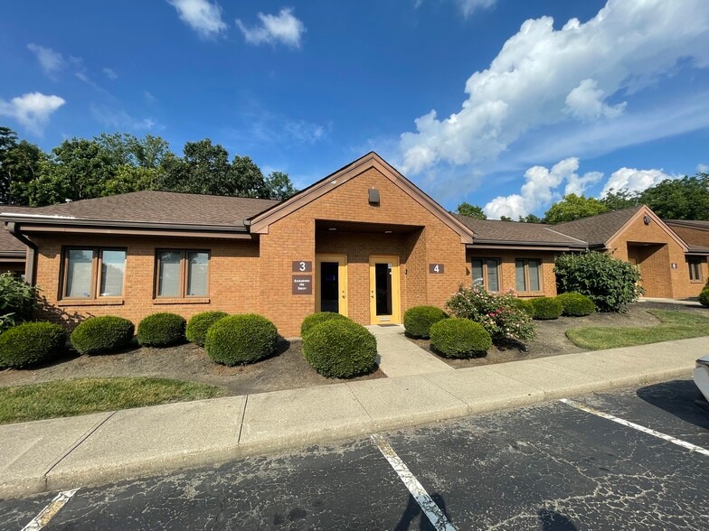 More Photos Of 1375 Kemper Meadow Dr, Forest Park Office Residential For Lease