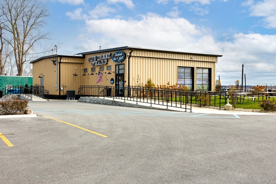 More Photos Of 2330 River Ave, Sandusky Restaurant For Sale