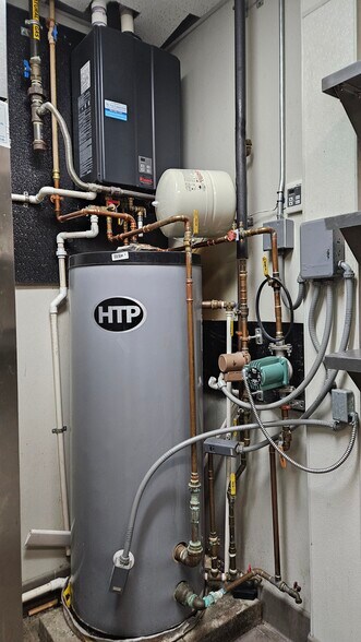 More Photos Of 53 High St, Nashua Freestanding For Lease