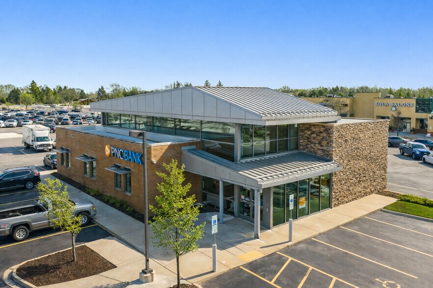 More Photos Of 17375 W Capitol Dr, Brookfield Bank For Sale