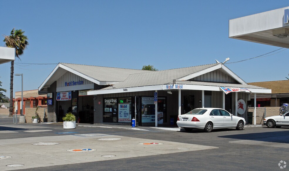 Primary Photo Of 1465 S Main St, Santa Ana Service Station For Lease