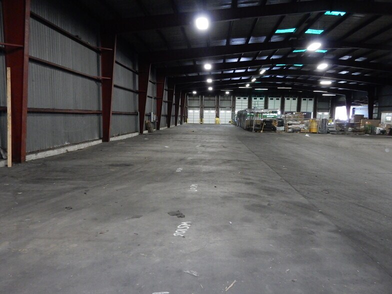 More Photos Of 945 King St, Fairmont Warehouse For Lease