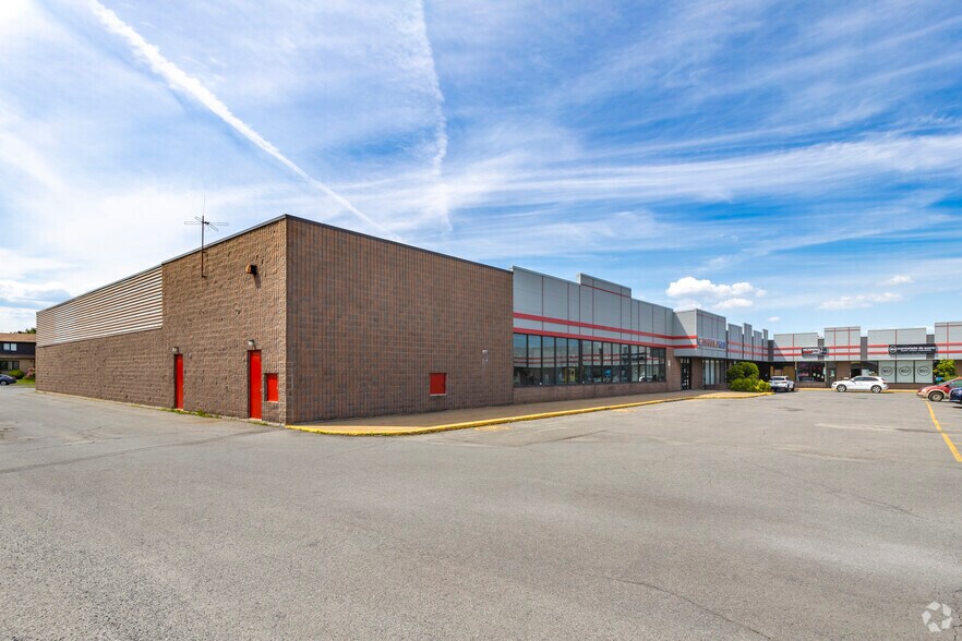 More Photos Of 8050 Boul Taschereau, Brossard Storefront For Lease