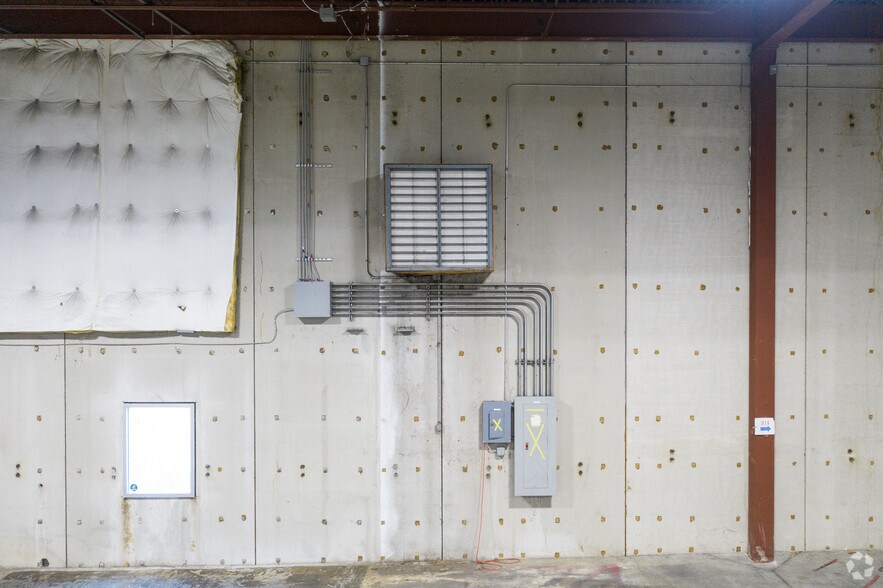 More Photos Of 11651 NW Ambassador Dr, Kansas City Distribution For Lease