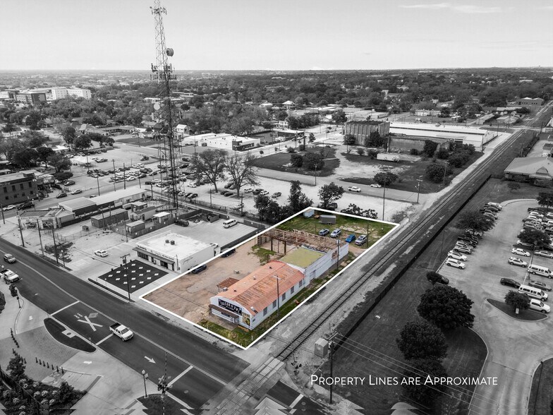 Primary Photo Of 401 S 8th St, Waco General Retail For Sale