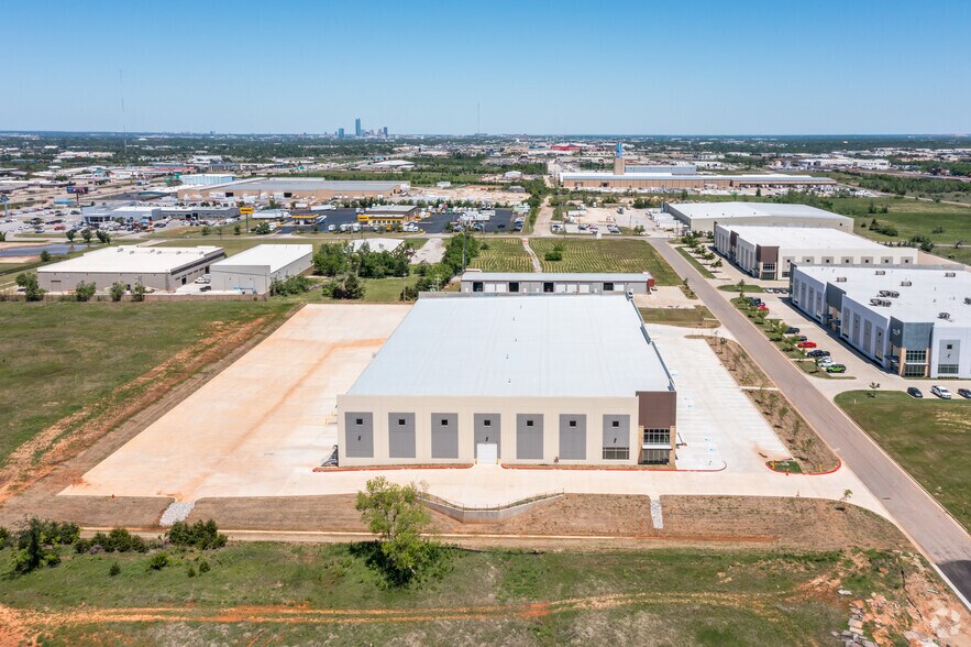 More Photos Of 9201 Polaris Dr, Oklahoma City Distribution For Lease