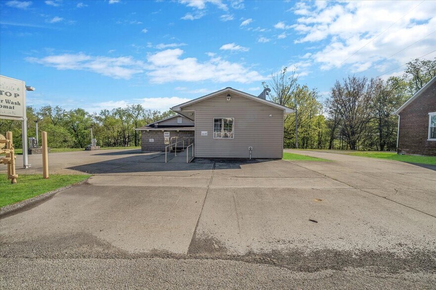 More Photos Of 212 Pine St, Jefferson Carwash For Sale