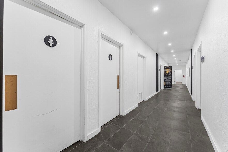 More Photos Of 3205 Kermit Hwy, Odessa Office For Sale