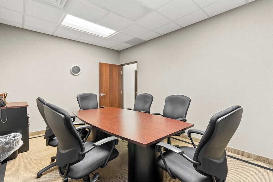 More Photos Of 33 Hiram St, Lake Orion Medical For Lease