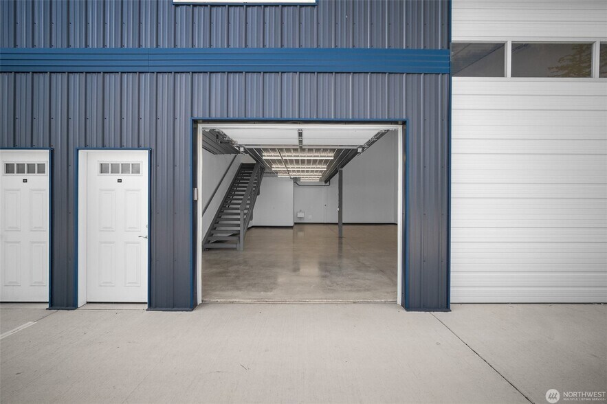 More Photos Of 1972 Baltic Way, Ferndale Light Distribution For Sale