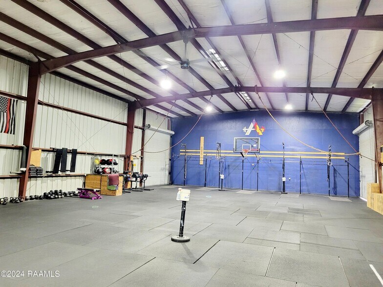 More Photos Of 644 Enterprise Pky, Breaux Bridge Flex For Lease