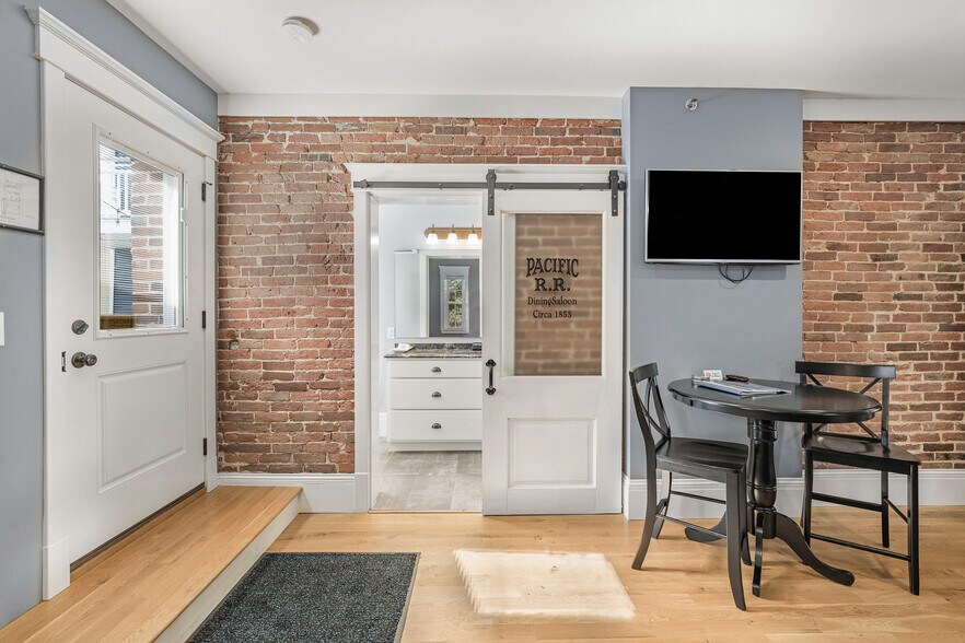 More Photos Of 208-210 Wharf St, Hermann Hospitality For Sale