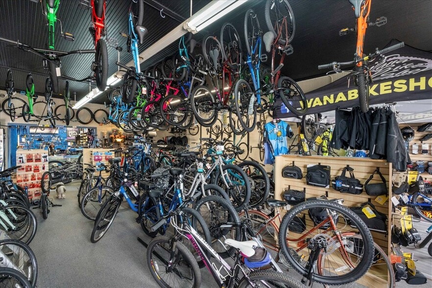 More Photos Of 200 & 204 W Main St, Waunakee Storefront Retail Residential For Sale