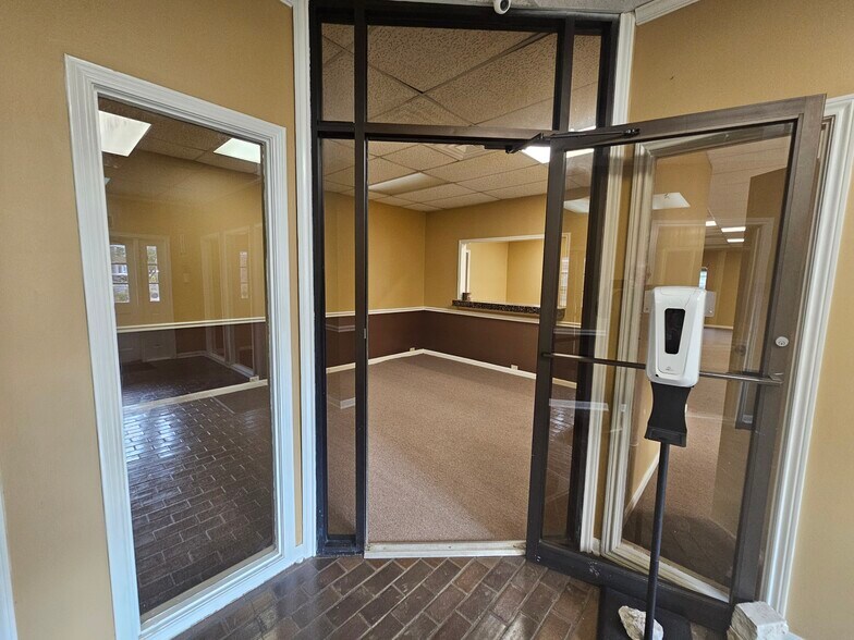 More Photos Of 14741 Pebble Bend Dr, Houston Loft Creative Space For Lease