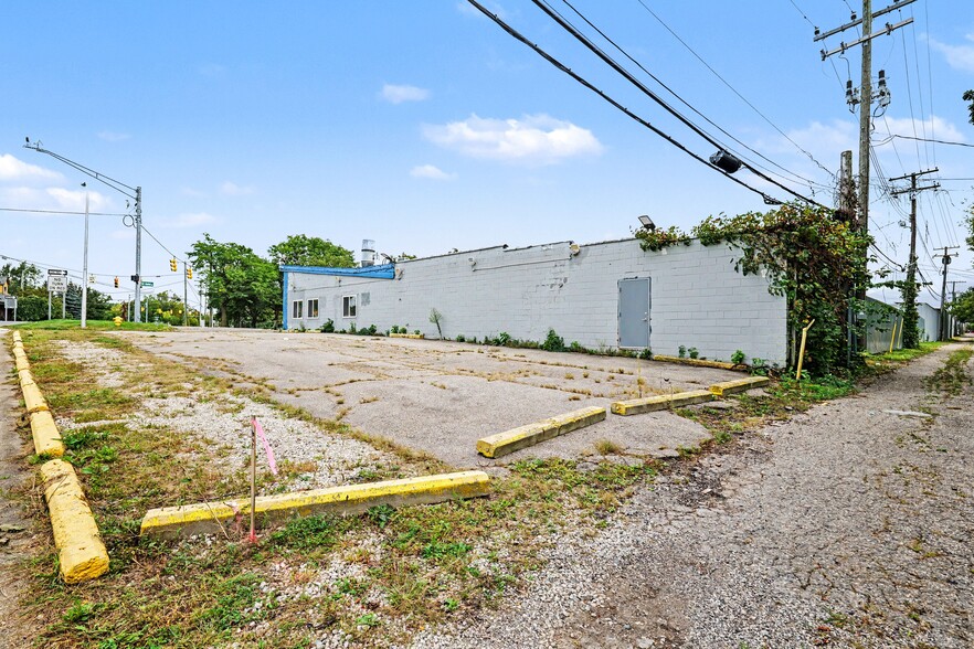 More Photos Of 1010 S Gratiot Ave, Mount Clemens Auto Repair For Sale