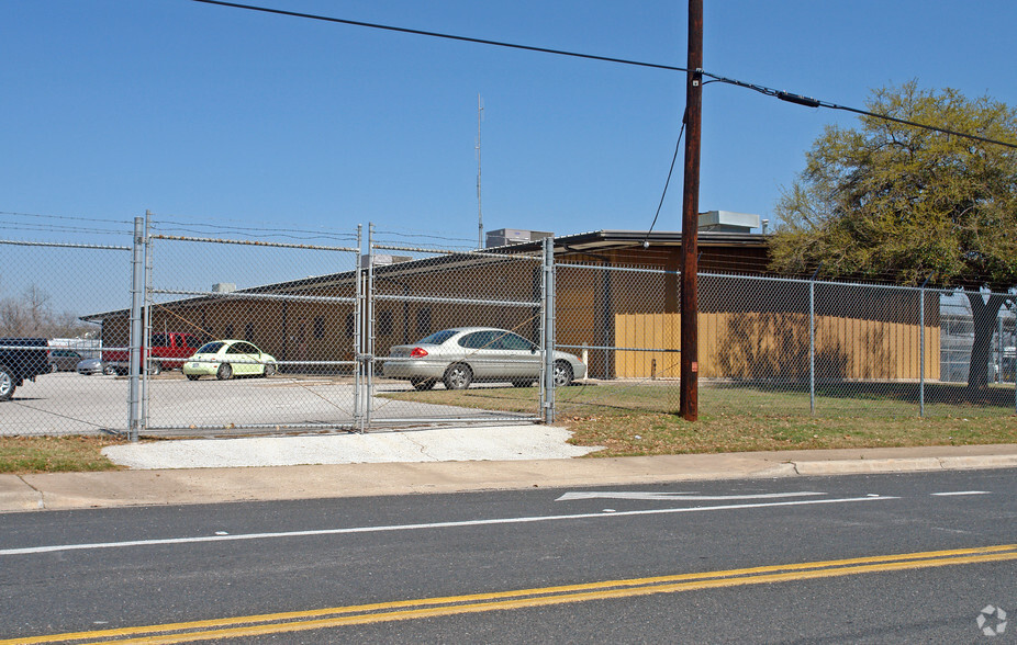 Primary Photo Of 511 Springdale Rd, Austin Light Distribution For Lease