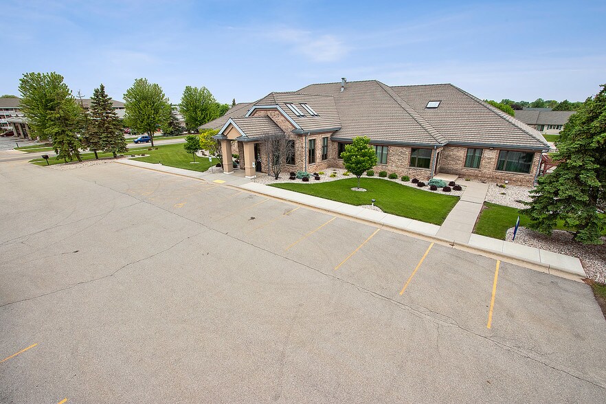 More Photos Of 2450 Witzel Ave, Oshkosh Office For Sale