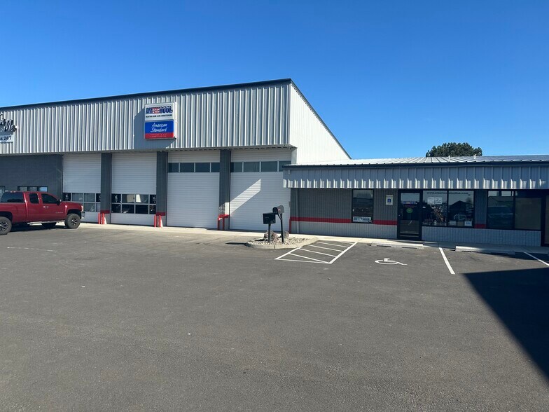 More Photos Of 6713 W Clearwater Ave, Kennewick Flex For Lease