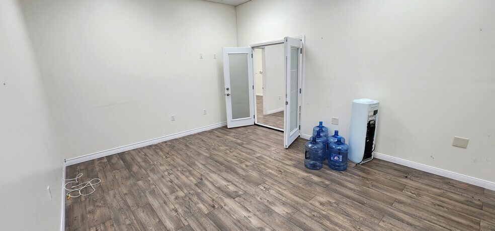 More Photos Of 117 S Louise St, Glendale Office For Lease