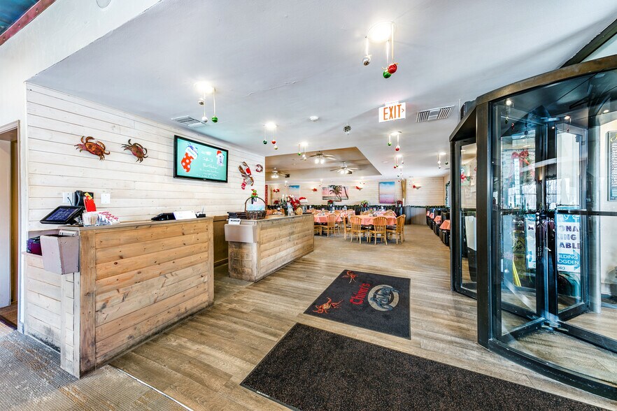 More Photos Of 3011 Ogden Ave, Lisle Restaurant For Sale