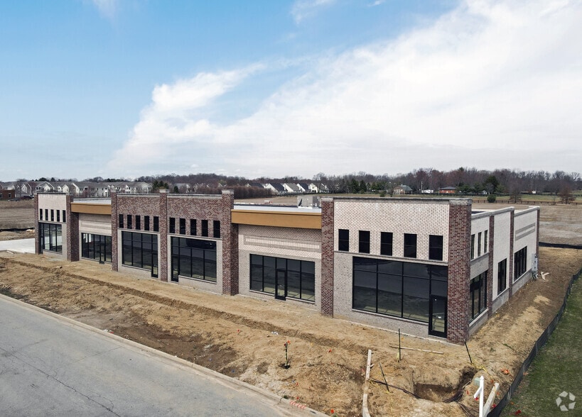 More Photos Of 5660 Pebble Village Ln, Noblesville Storefront For Lease