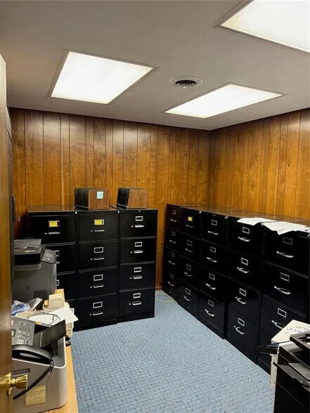 More Photos Of 107 S Wewoka Ave, Wewoka Office For Sale