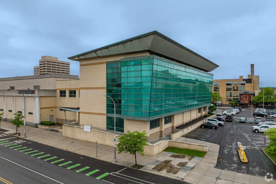 More Photos Of 101-239 N Salina St, Syracuse Office For Lease