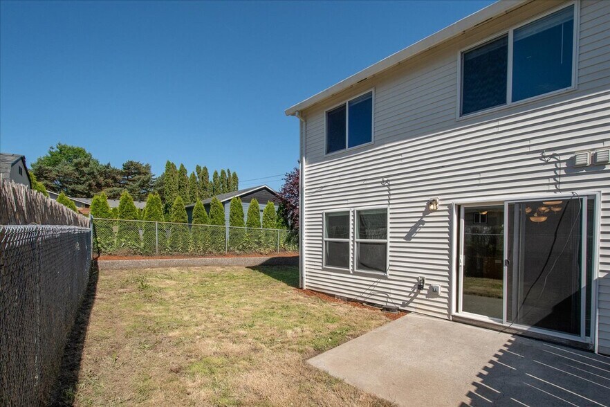 More Photos Of 4038-4048 SE Powell Valley Rd, Gresham Specialty For Sale