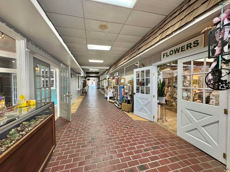 More Photos Of 125 W Jefferson St, Tipton Storefront For Lease