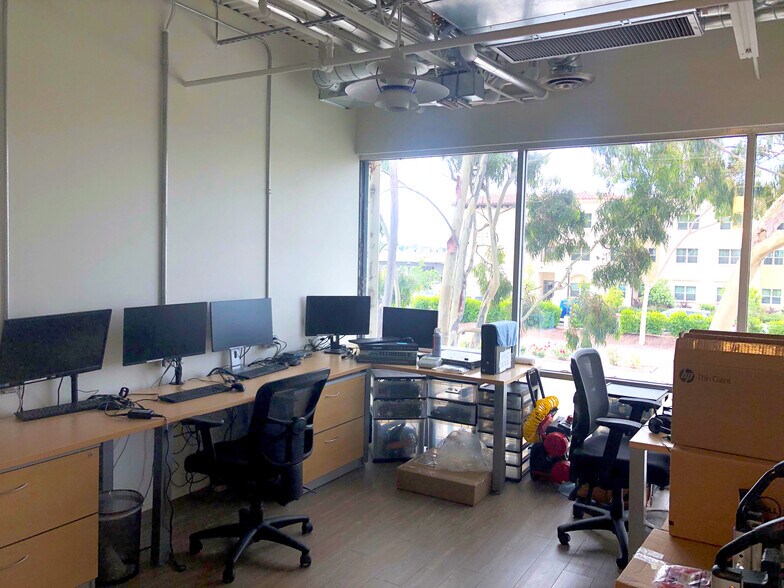 More Photos Of 130 Robin Hill Rd, Goleta Loft Creative Space For Lease