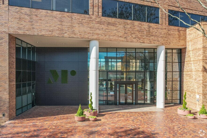 More Photos Of 11190 Sunrise Valley Dr, Reston Unknown For Lease