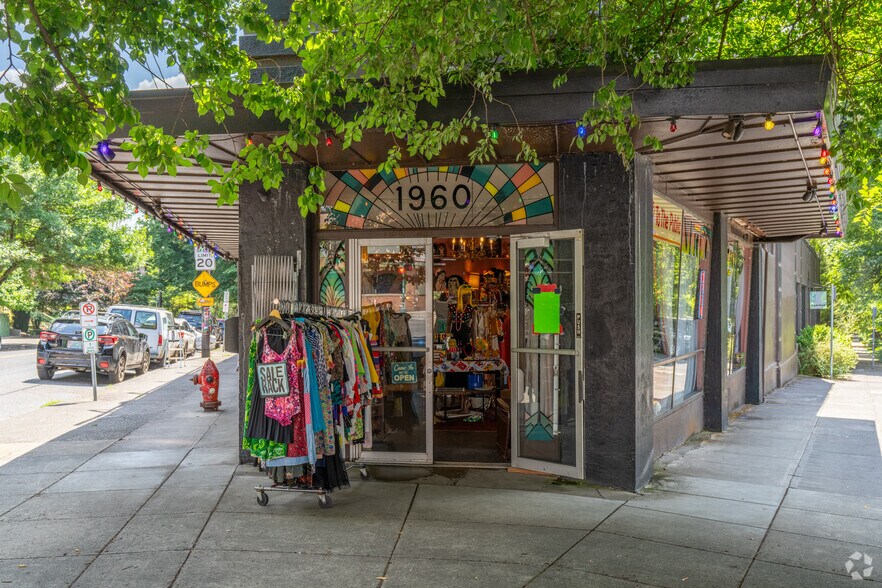 More Photos Of 1960 SE Hawthorne Blvd, Portland Apartments For Sale