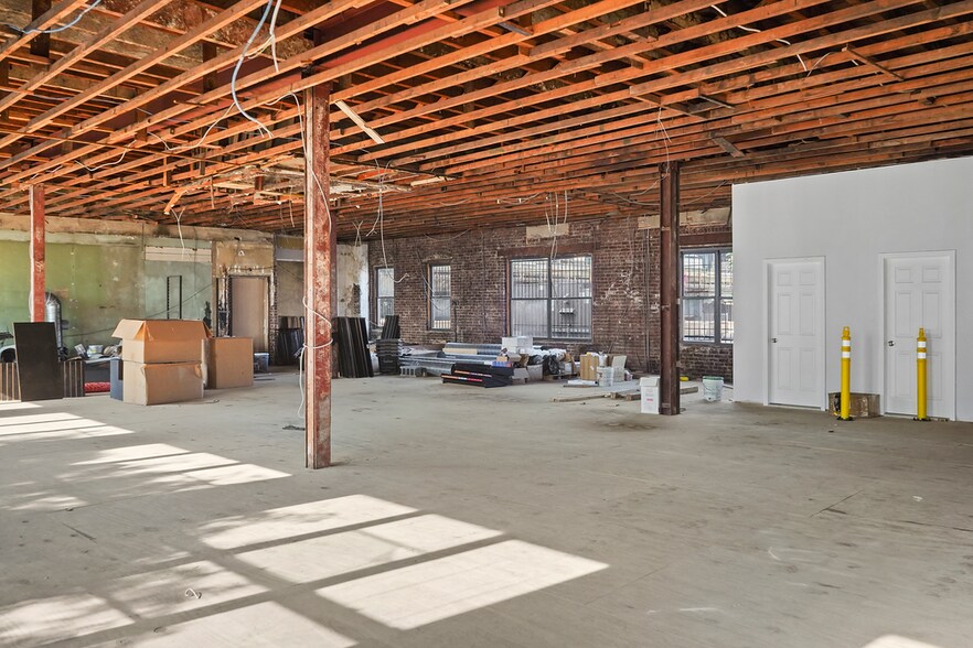 More Photos Of 67-05-67-09 Fresh Pond Rd, Ridgewood Bank For Lease